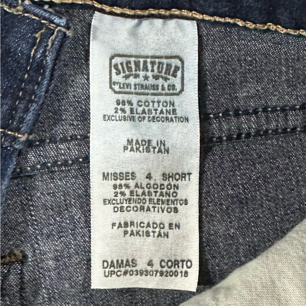 Signature Levi Strauss At Waste Boot Cut Women’s Size 4 Short Dark Wash Stretch - Picture 6 of 7